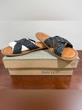 NIB Born RUE Black Woven Slide Sandals with Tan Footbed
